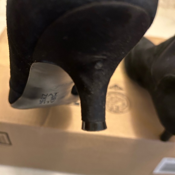 Shoes - Picture 10 of 10